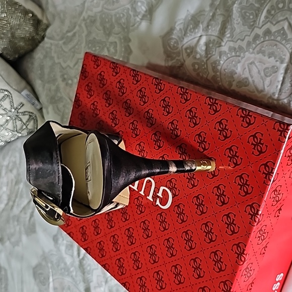 Guess Platform Heels - Picture 4 of 5